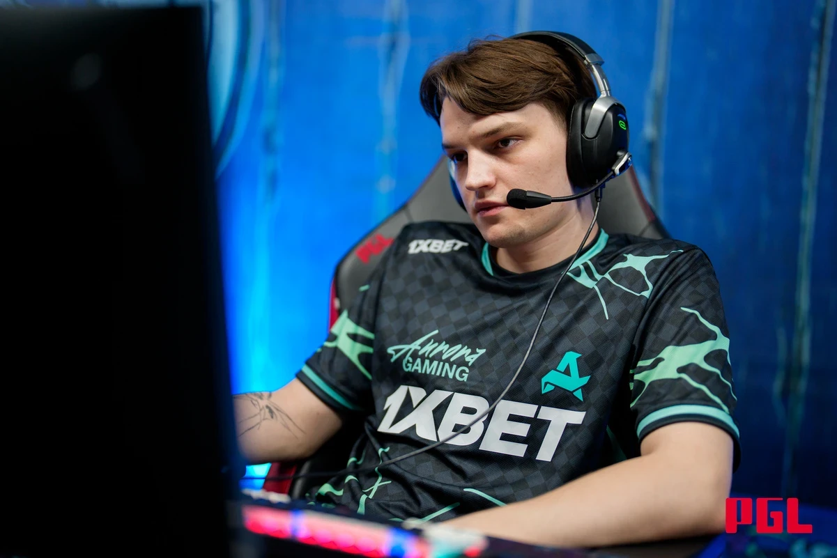 Aurora по Dota 2 может расстаться с Mira и Nightfall, а керри станет Smiling Knight​